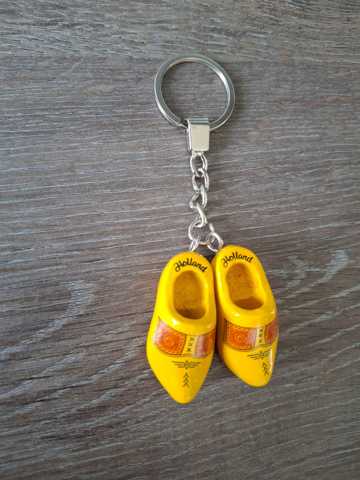 Sleutelhanger met klompjes boerengeel nostalgische souvenir, Ophalen of Verzenden, Nieuw