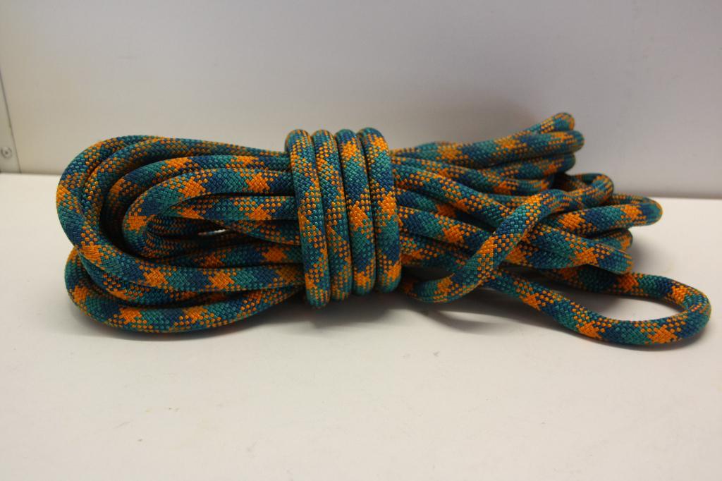 Klimtouw 10,2  meter. Nieuwstaat., Sport en Fitness, Klimsport, Ophalen of Verzenden, Zo goed als nieuw, Klimsport-accessoire