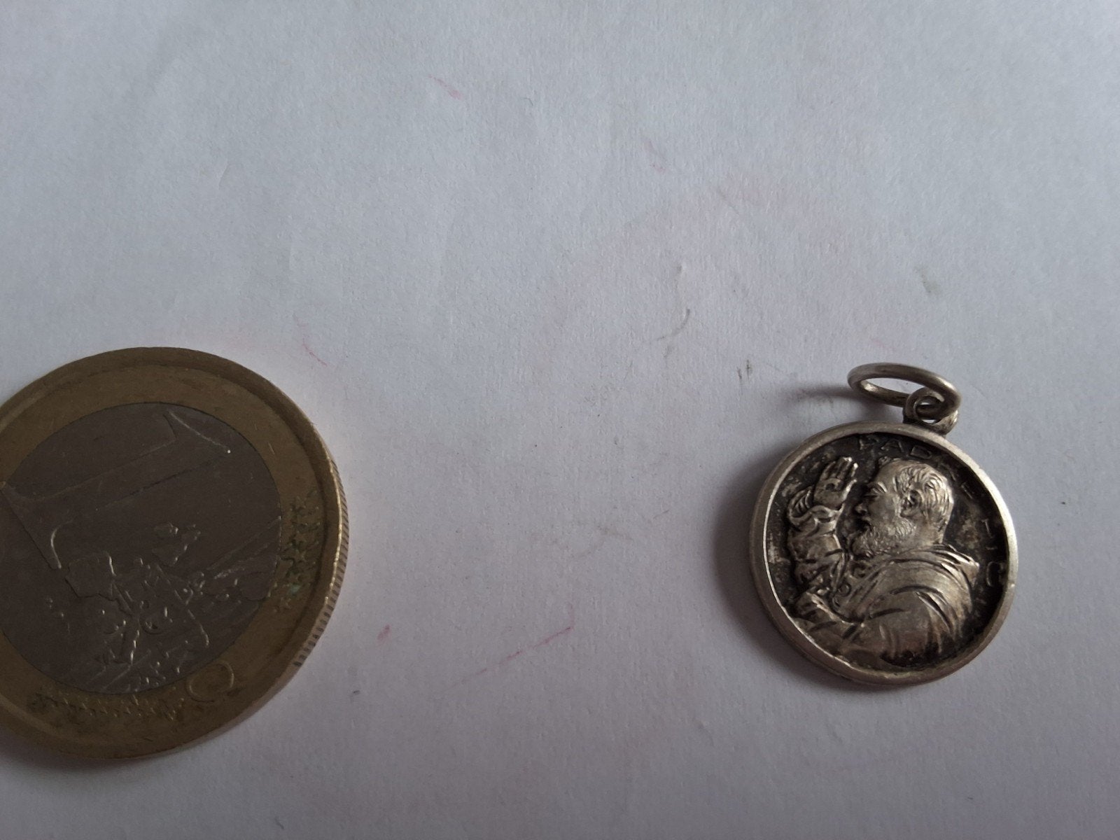 Zilveren Medaille Pater Pio & Sint Michaël Aartsengel, Antiek en Kunst, Antiek | Religie, Ophalen of Verzenden
