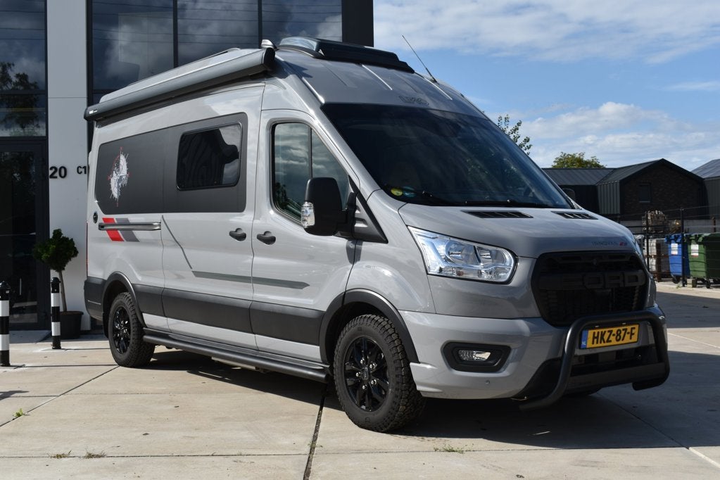 Lmc C592 Ford Transit LMC 592 Automaat met lengtebedden, 1350 kg, Euro 6, 4 stoelen, 10 km/l