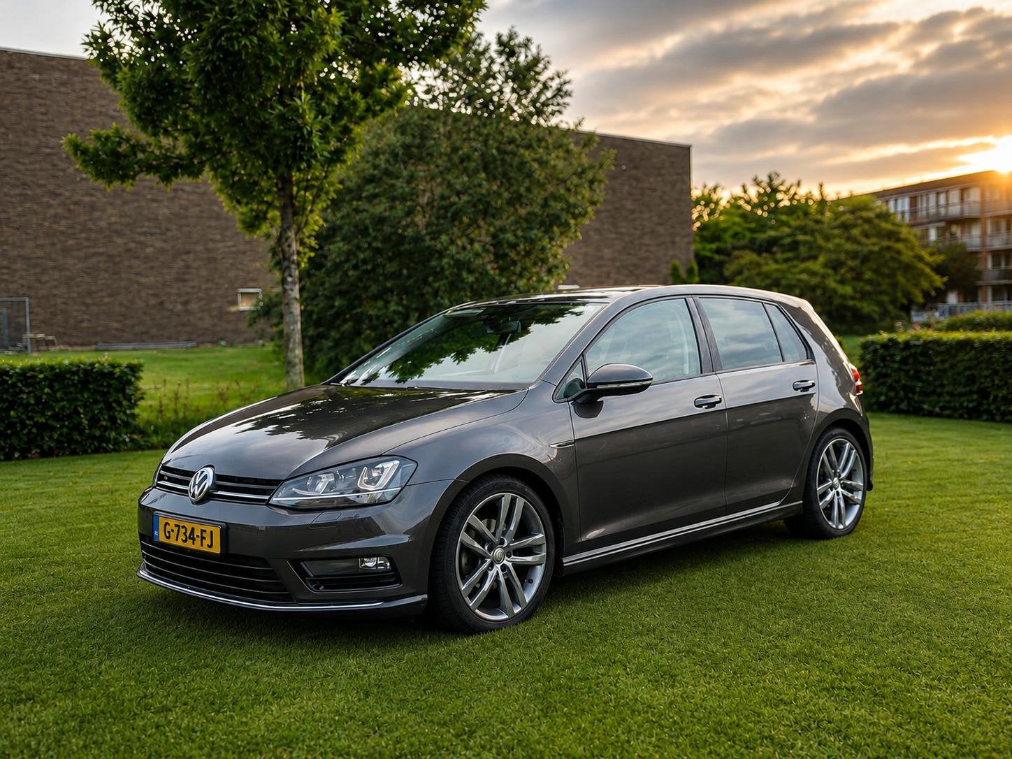 Volkswagen Golf 1.2 R-Line Lounge 110pk, Voorwielaandrijving, 610 kg, Handgeschakeld, 1135 kg