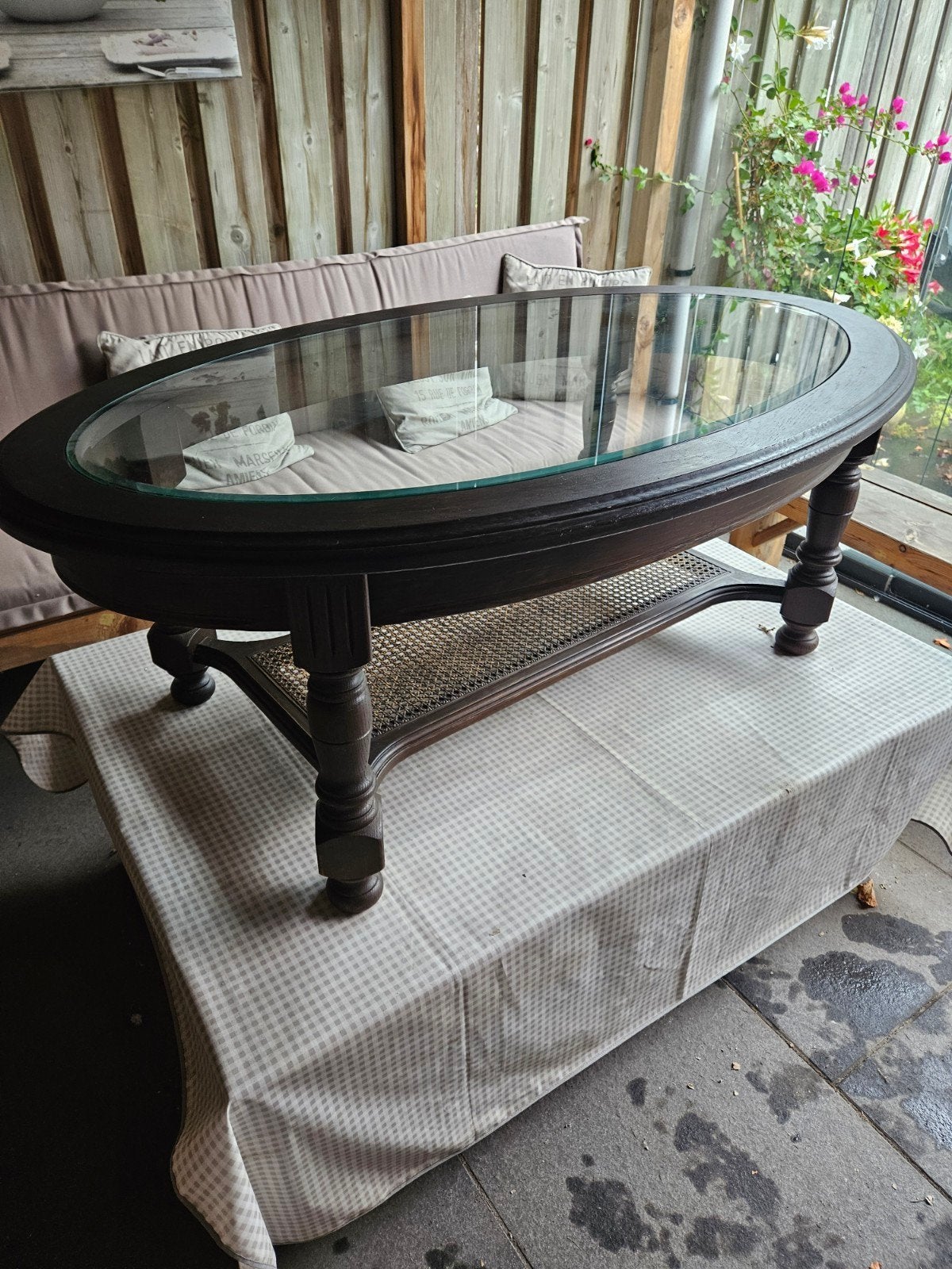 Ovale salontafel met glasplaat en rotan onderblad, Ophalen