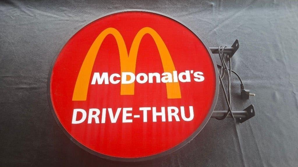 Mac Donalds MC Donalds Lichtbak dubbelzijdig reclamebord., Ophalen, ., Lichtbak of (neon) lamp, Zo goed als nieuw