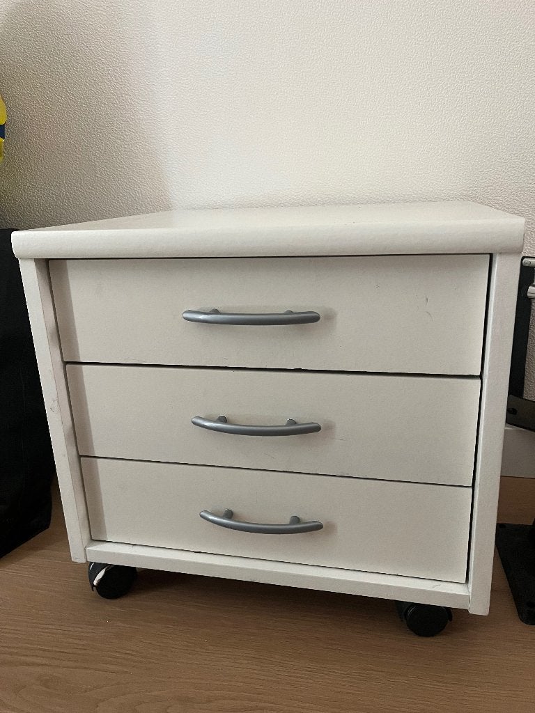 Wit nachtkastje met lades, Ophalen, Gebruikt, Minder dan 45 cm, Minder dan 55 cm