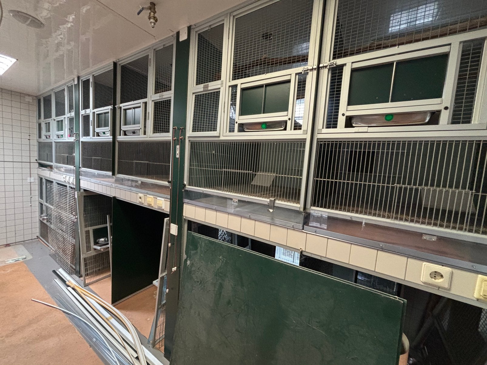 Binnenverblijven volière vogelkooi, Dieren en Toebehoren, Ophalen, Zo goed als nieuw, Aluminium, Vogelkooi