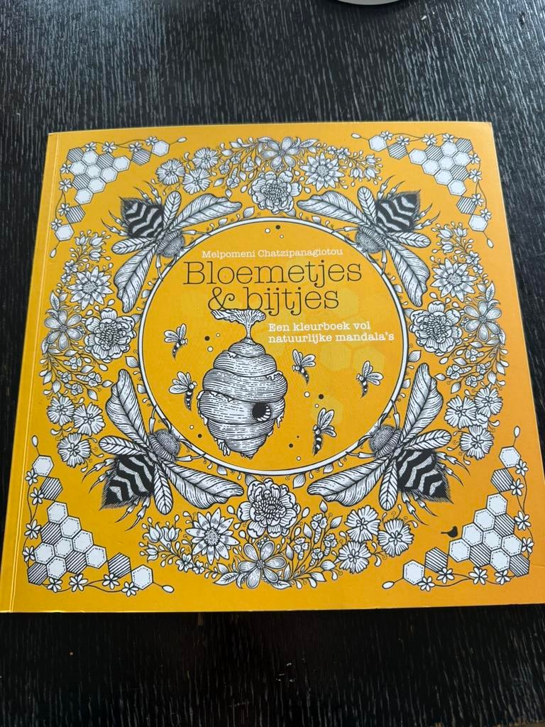 Bloenetjes & bijtjes kleurboek, Ophalen of Verzenden, Zo goed als nieuw