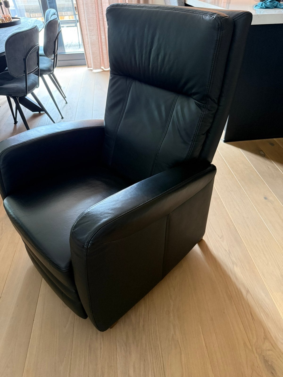 Okin sta op stoel zwart echt leder in NIEUWSTAAT, Ophalen, Zo goed als nieuw, 75 tot 100 cm, 50 tot 75 cm