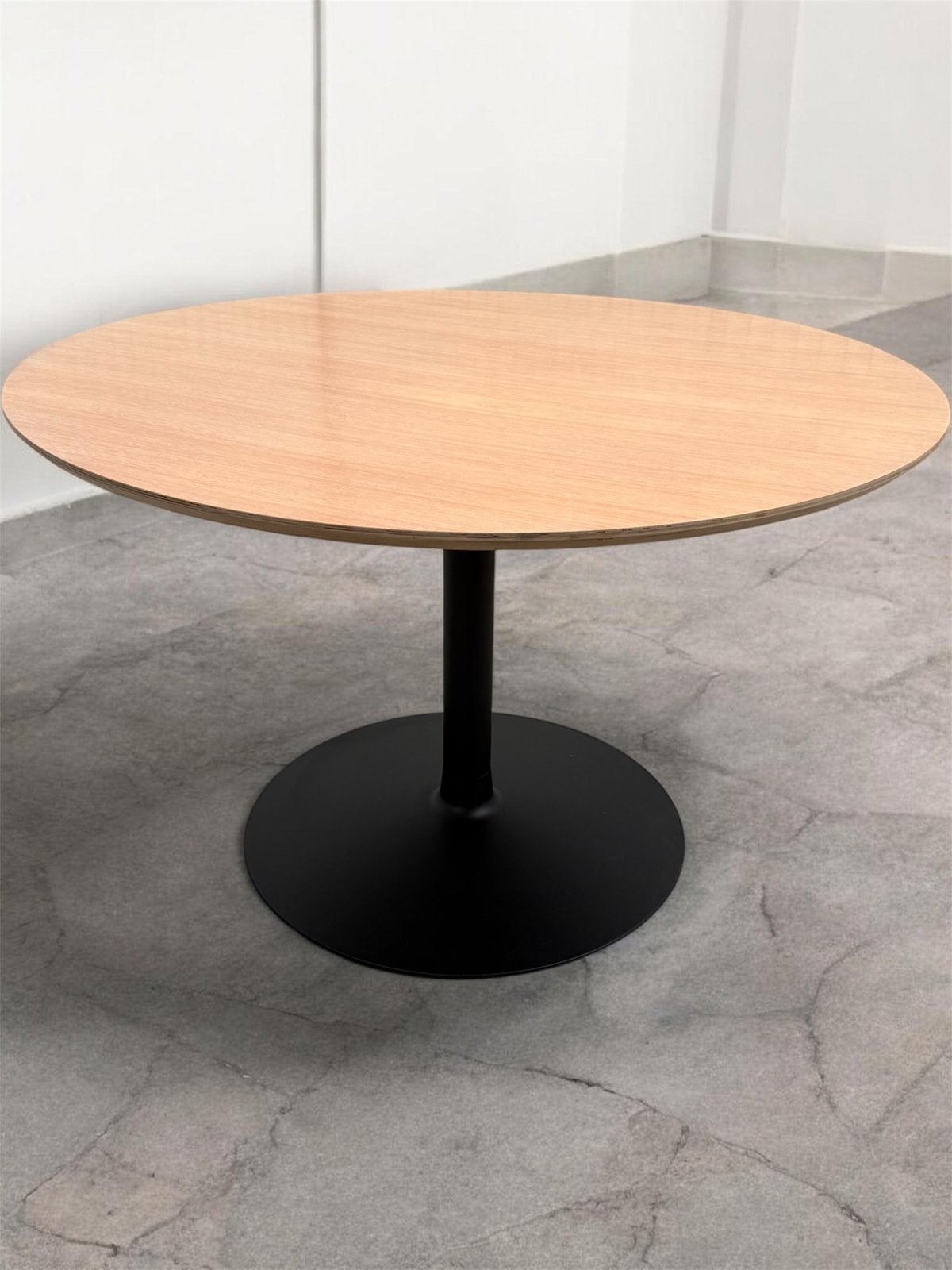 Artifort circle ronde eettafel, Ophalen of Verzenden, Zo goed als nieuw, Rechthoekig, 100 tot 150 cm