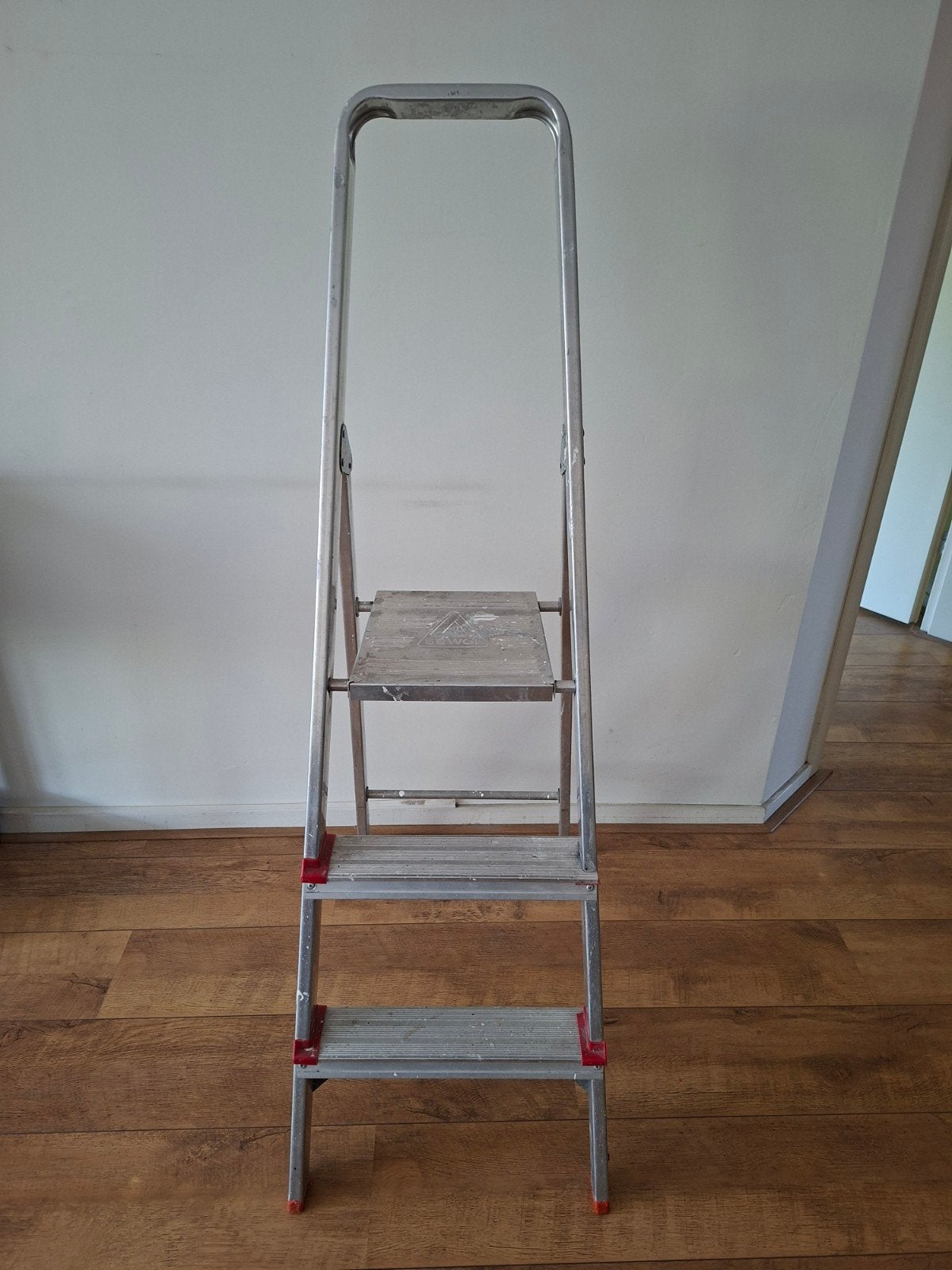 Stevige aluminium trap - ideaal voor huishoudelijk gebruik, Doe-het-zelf en Verbouw, Ladders en Trappen, Ophalen