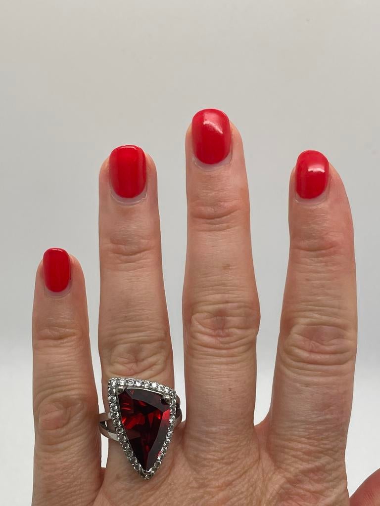 D827 Prachtige zilveren ring rode steen maat 18, Sieraden, Tassen en Uiterlijk, Ringen, 18 tot 19, Ophalen of Verzenden, X, Dame