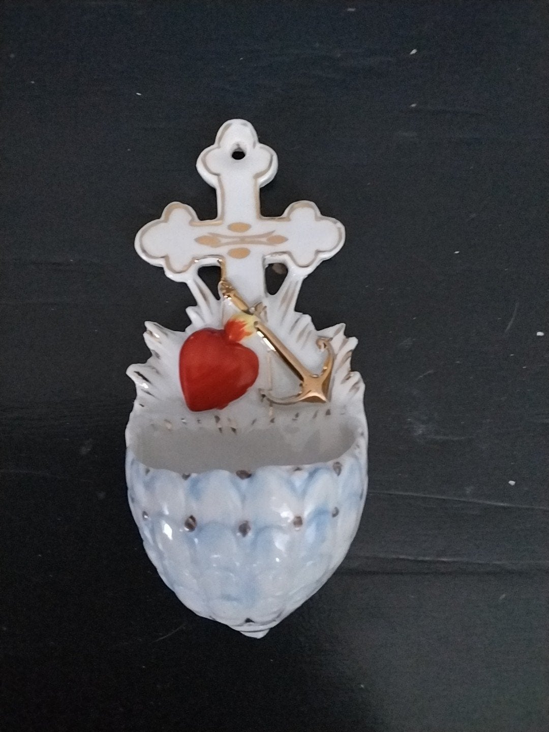 Antiek wijwaterbakje met kruis, hart en anker, Antiek en Kunst, Ophalen of Verzenden