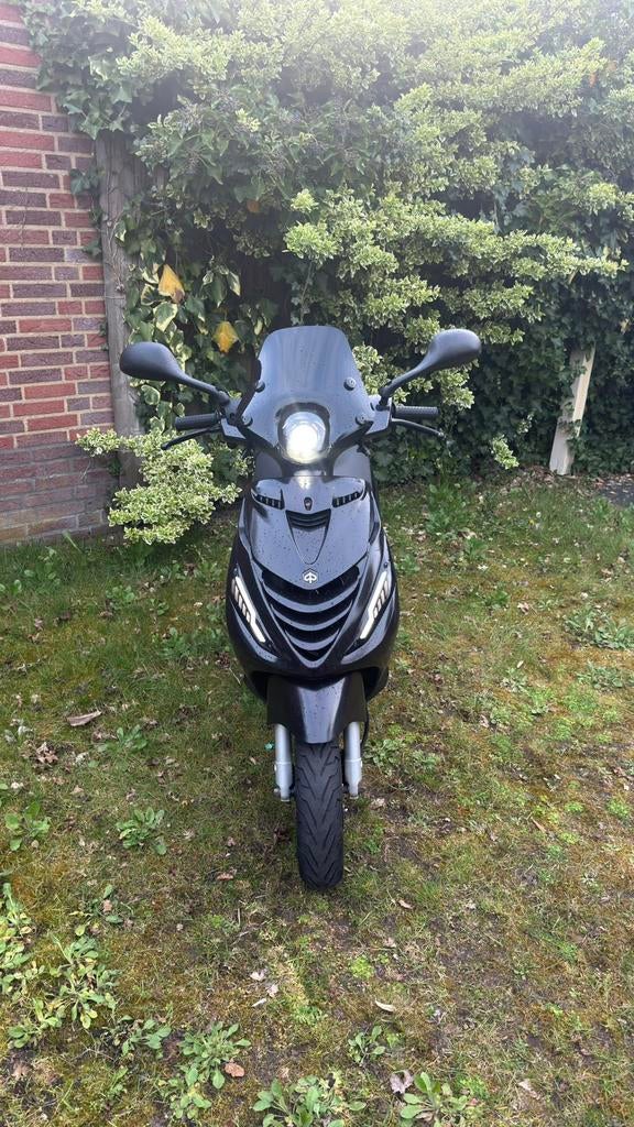 Piaggio zip 50cc 4 takt (4900km), Fietsen en Brommers, Scooters | Piaggio, Ophalen, Zo goed als nieuw, Benzine, Zip