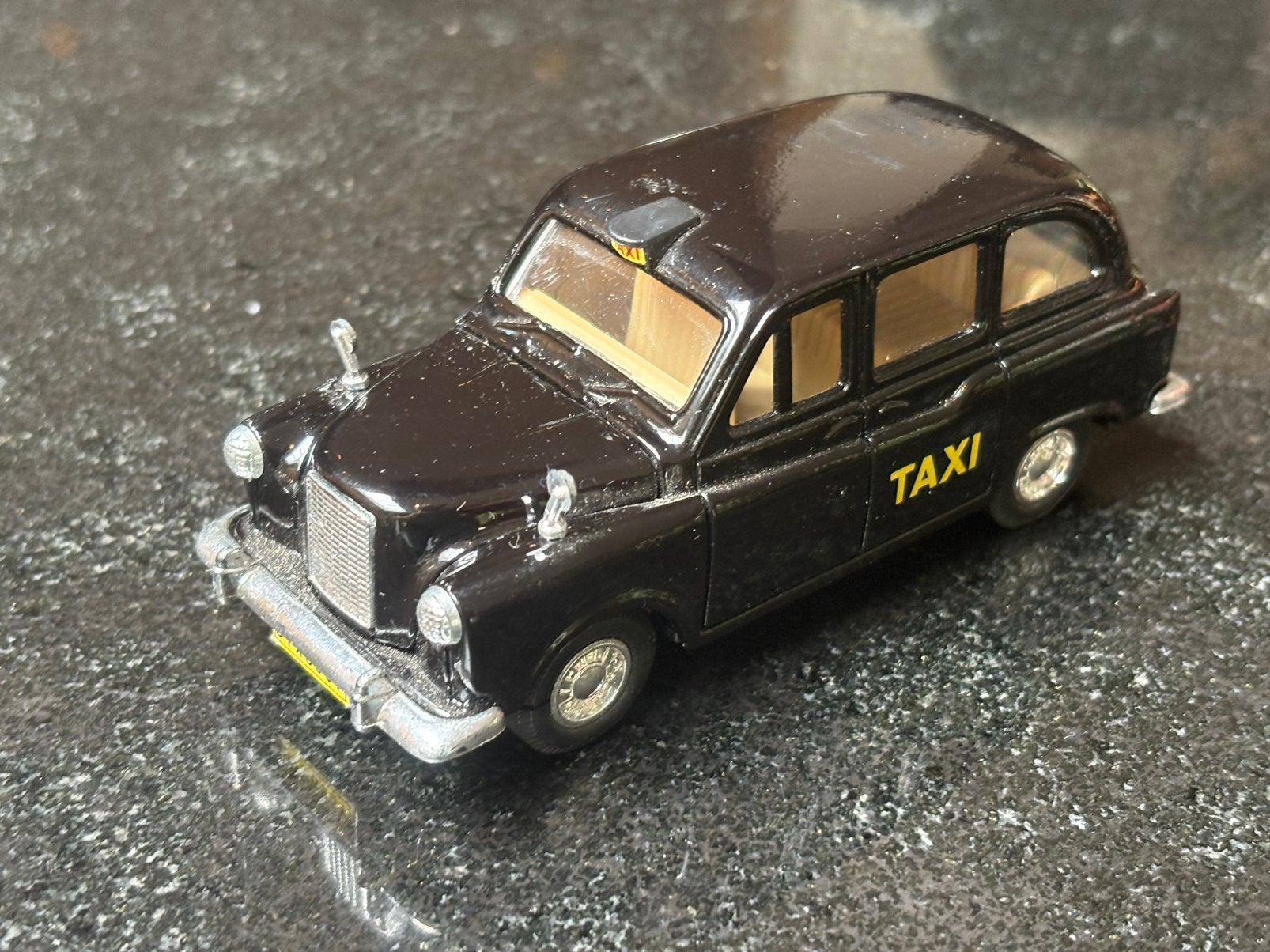 Austin FX4 London Cab 1:34 Welly, Ophalen of Verzenden, Gebruikt, Auto, Overige merken