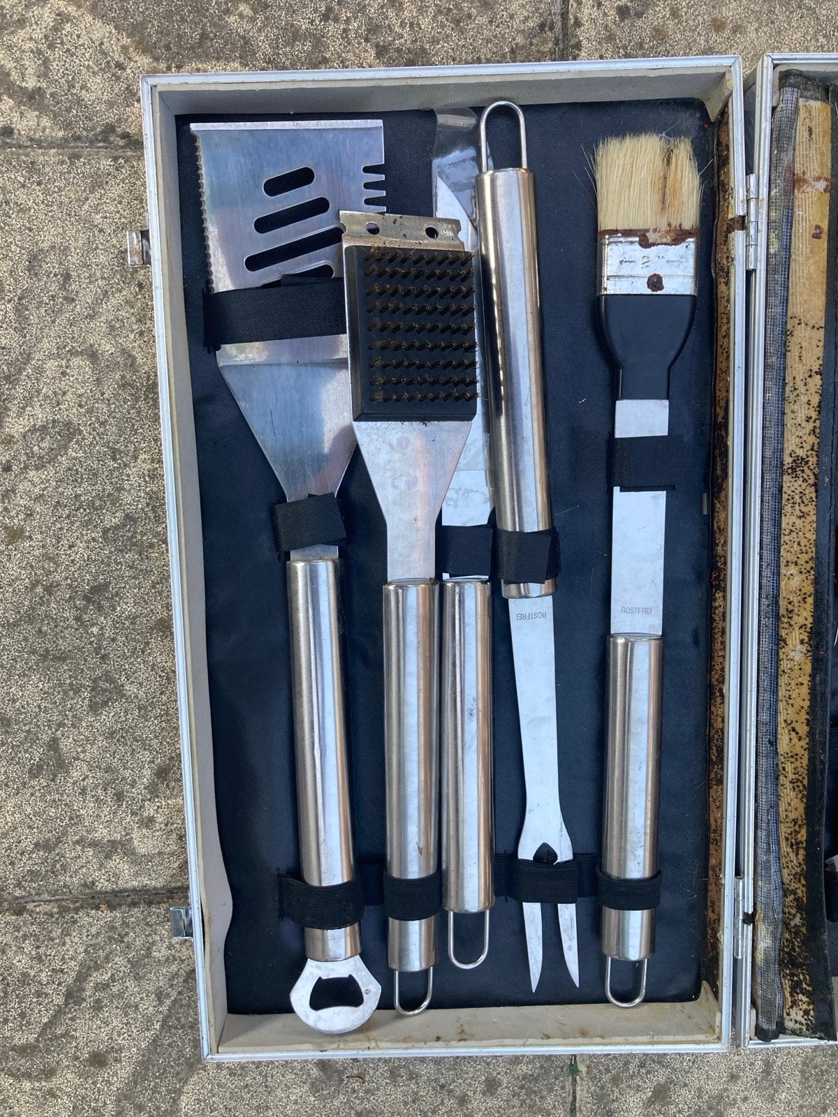 BBQ Gereedschap Set met Koffer en Spiezen, Ophalen of Verzenden, Gebruikt