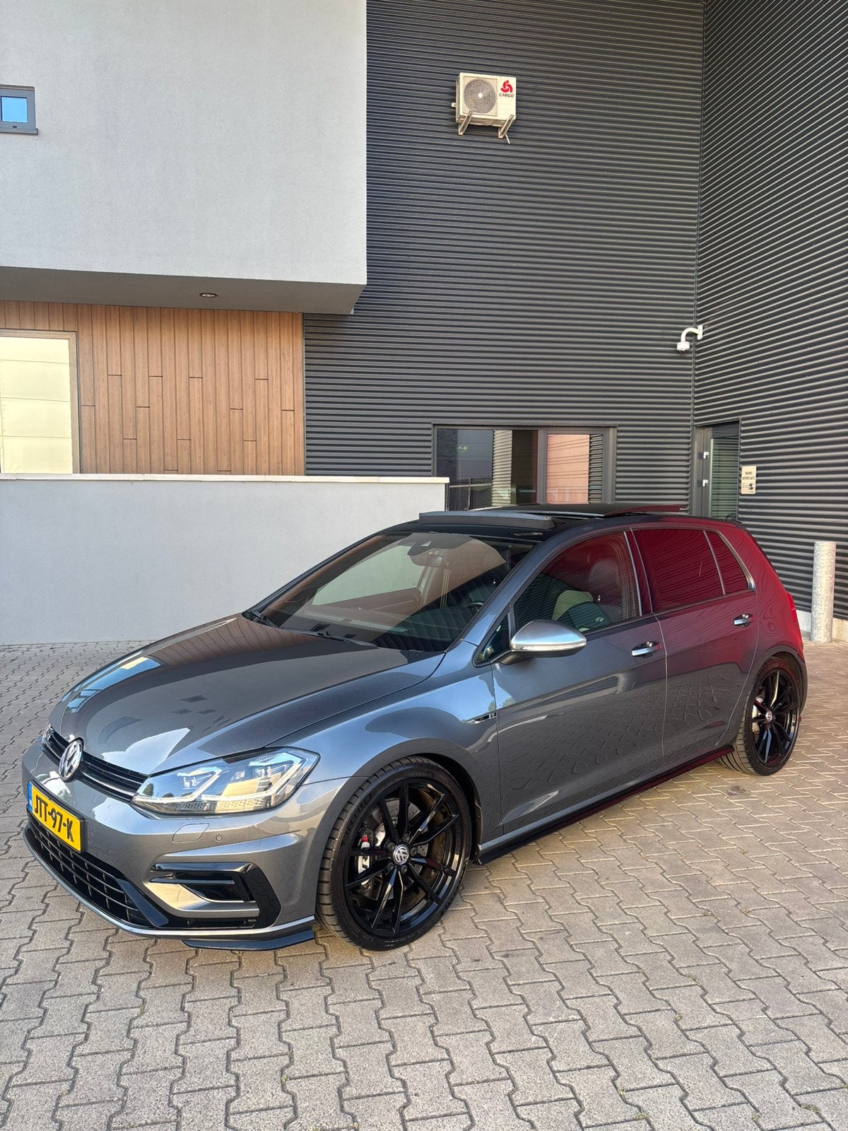 Volkswagen Golf 7.5 R 4Motion DSG | Akrapovic | Panorama, Auto's, Volkswagen, Automaat, 4 cilinders, 1984 cc, 310 pk