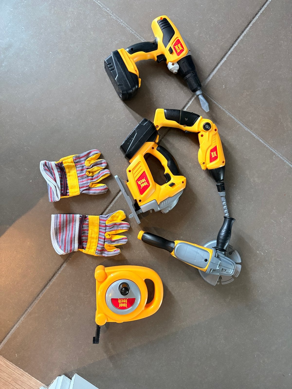 Kinder gereedschap set !, Ophalen of Verzenden, Gebruikt, Bouwen, Met geluid
