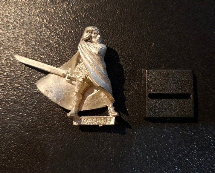 Warhammer Mordheim Aenur Sword of Twilight Elf Figuur, Ophalen of Verzenden, Zo goed als nieuw, Warhammer, Figuurtje(s)