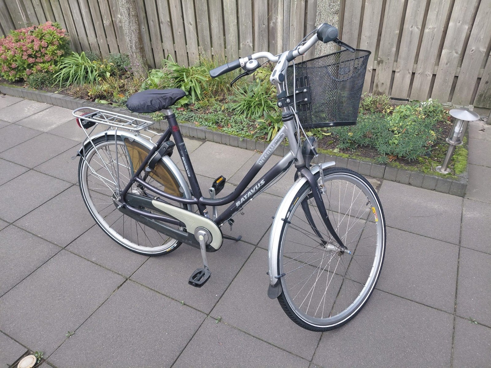Batavus Intermezzo Damesfiets met Mand en Bagagedrager, Ophalen, Terugtraprem, Versnellingen, Batavus