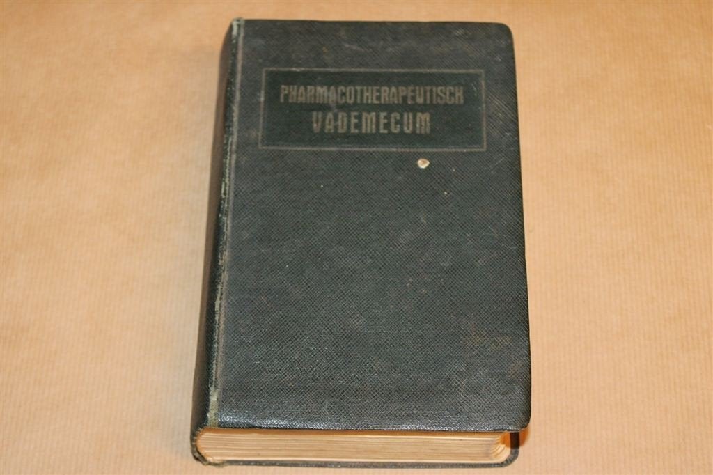 Pharmacotherapeutisch Vademecum — Geneesmiddelen [1942], Ophalen of Verzenden, Gelezen