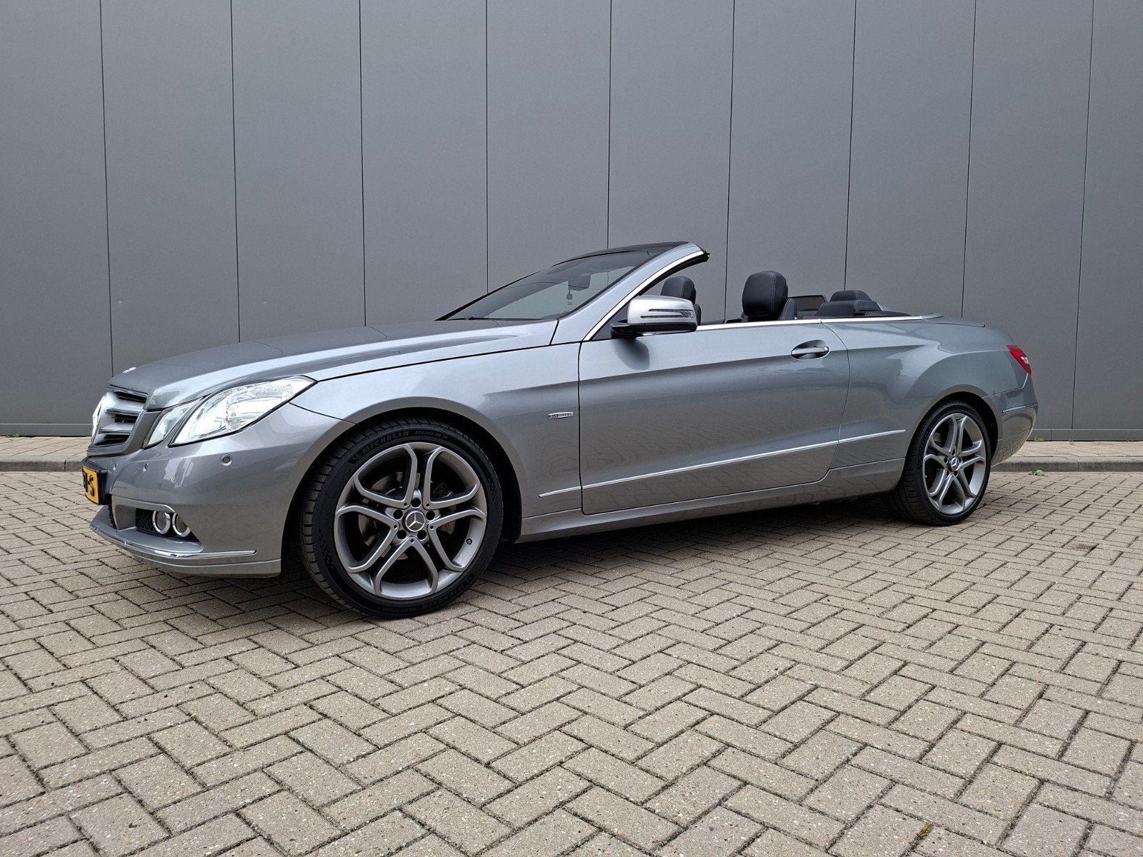 Mercedes E200 Cabriolet> recent groot onderhoud / APK gehad., Auto's, Mercedes-Benz, Achterwielaandrijving, 1800 kg, 4 cilinders