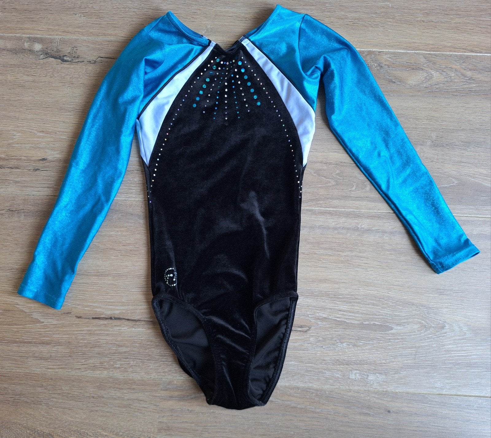 Turnpakje maat 134 zwart/blauw met steentjes, Ophalen, Gebruikt, Meisje, Sport- of Zwemkleding