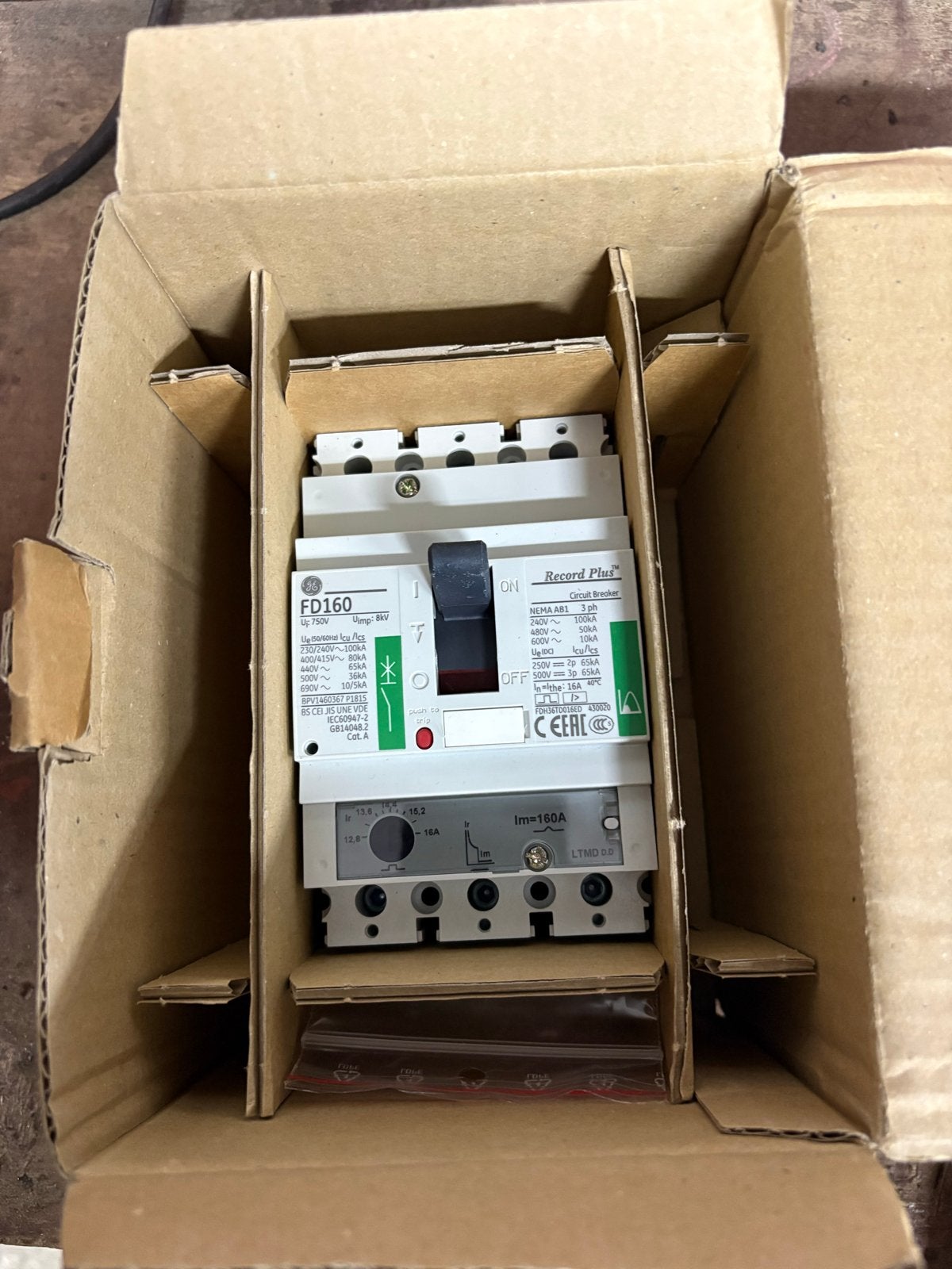GE FD160 Stroomonderbreker - Nieuw in doos, Doe-het-zelf en Verbouw, Elektra en Kabels, Ophalen of Verzenden, Nieuw, Schakelaar