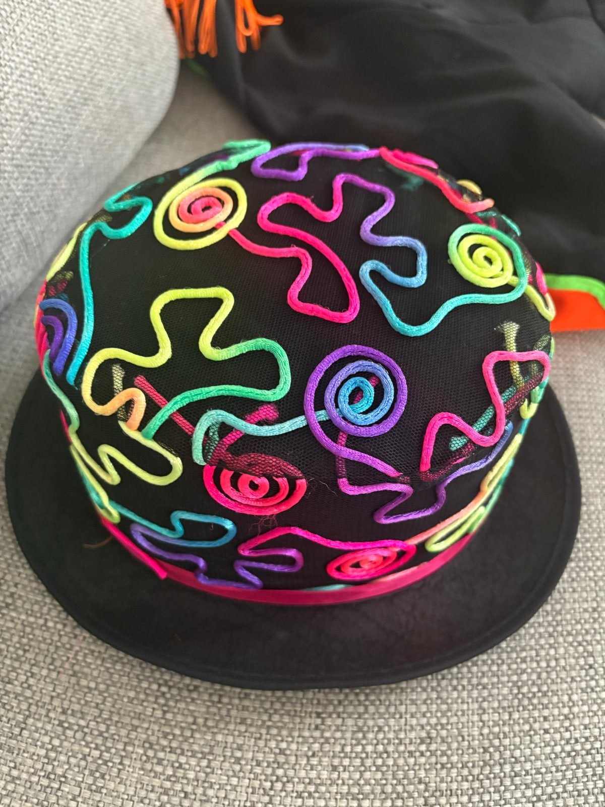 Nieuwe Feestelijke Hoed met Neon Kleuren, Ophalen of Verzenden, Zo goed als nieuw, Hoed of Pruik, Carnaval