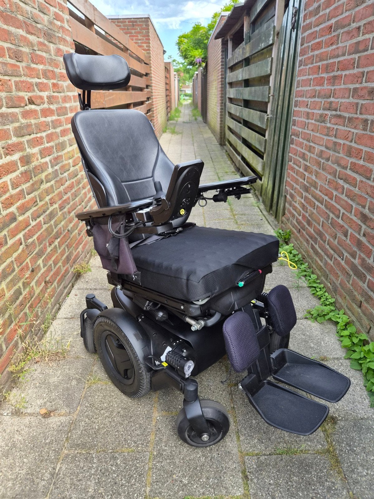 PERMOBIL M3 inclusief ergonomische zitting en tafelblad, Ophalen of Verzenden, Elektrische rolstoel