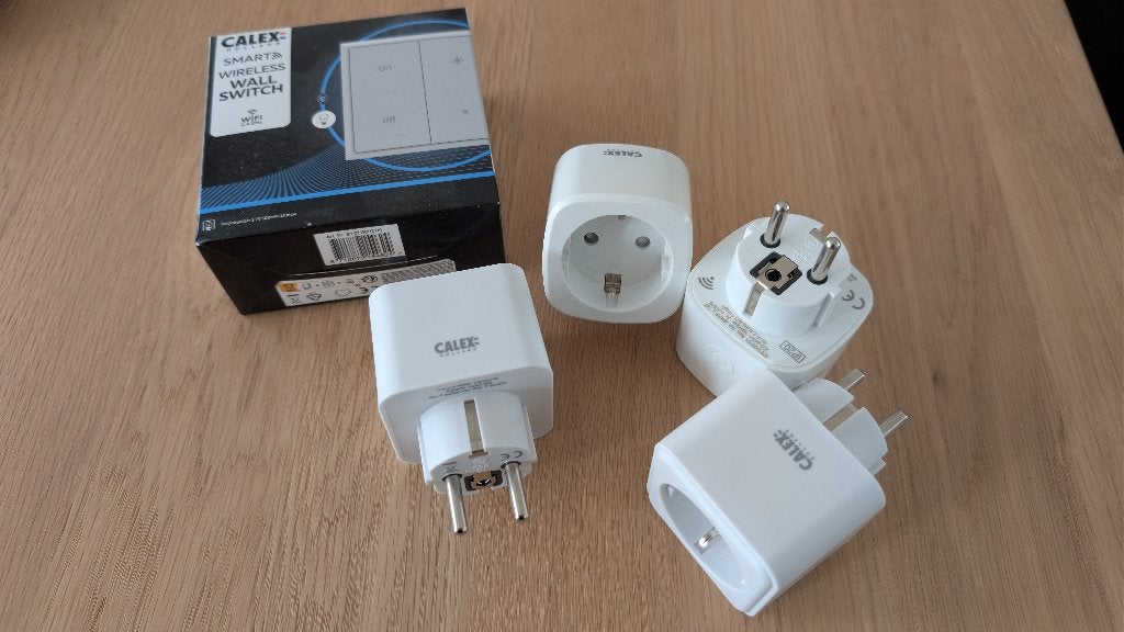 4 Calex smartstekkers en nieuwe smartschakelaar, Ophalen of Verzenden, Zo goed als nieuw
