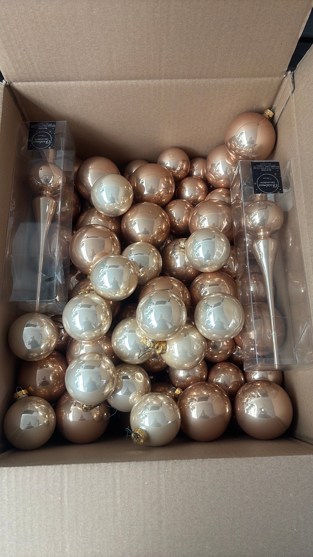 Champagne kleur kerstballen, Ophalen, Zo goed als nieuw