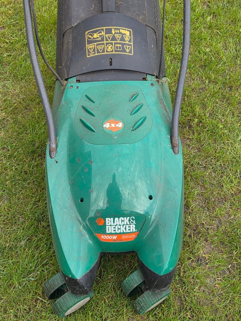 Black & Decker 1000W Elektrische Grasmaaier, Cirkelmaaier, Gebruikt, Elektrische grasmaaier, Ophalen of Verzenden