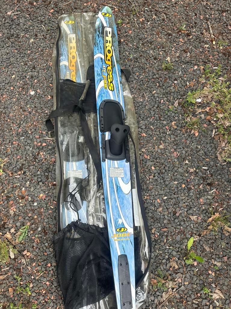 Waterski's in tas - Jobe waterski’s, Watersport en Boten, Waterski's, Ophalen of Verzenden, Zo goed als nieuw, Waterski's, Met draagtas
