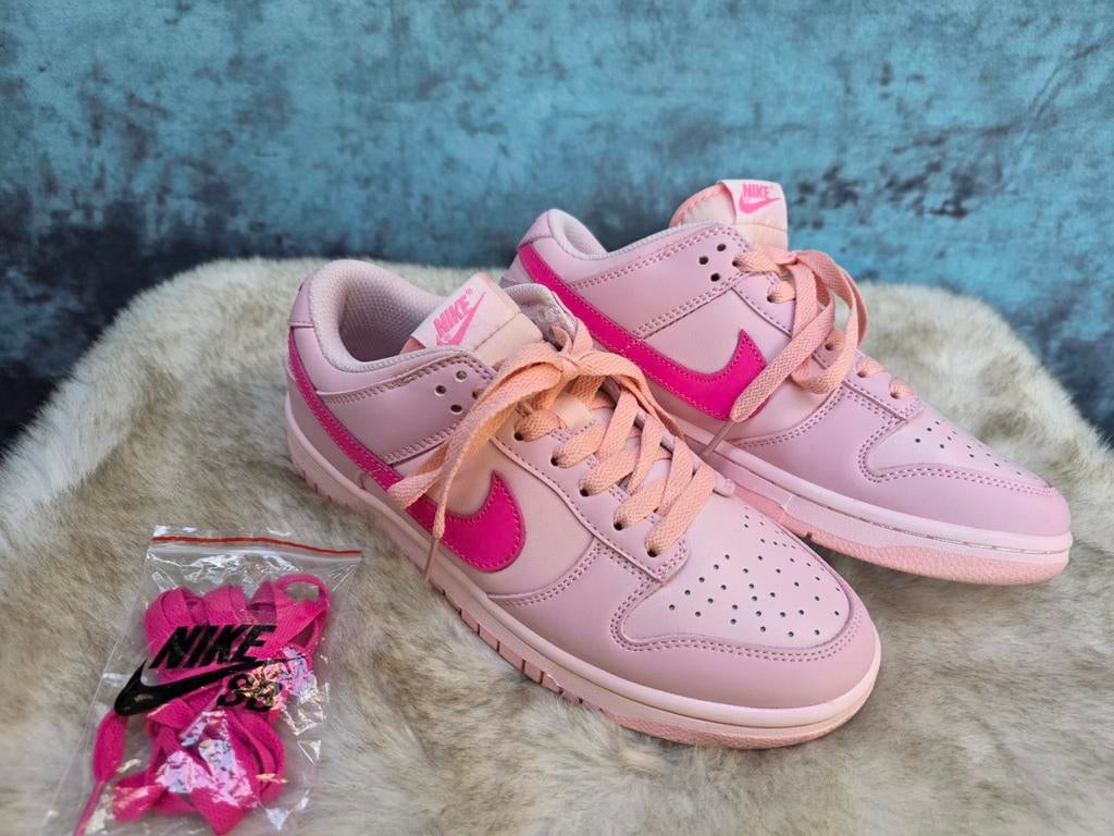 Nike Barbie Dunk Low Triple Pink (GS) sneaker sportschoenen, Kleding | Dames, Schoenen, Nike, Ophalen of Verzenden, Roze, Sneakers of Gympen