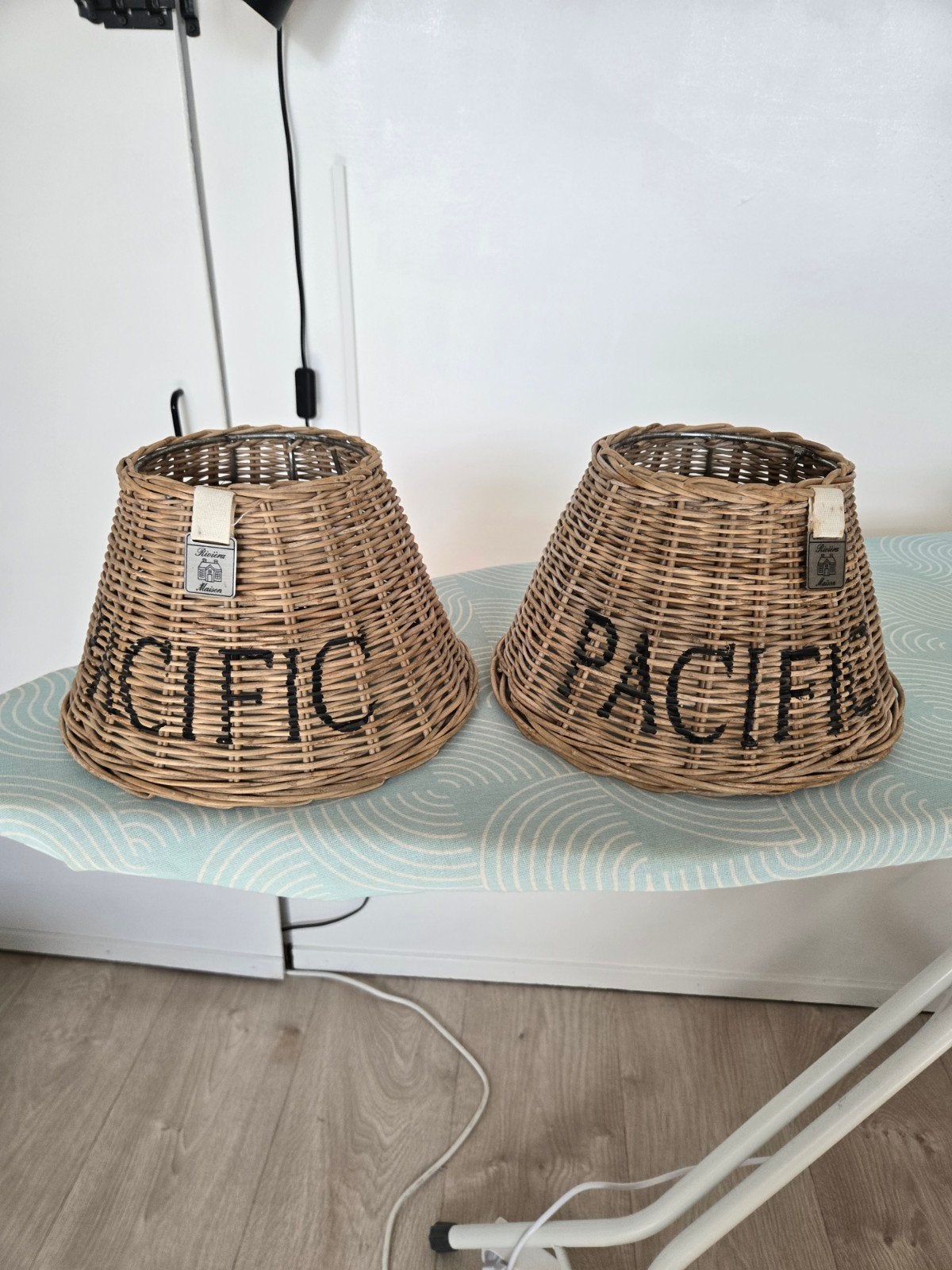 2x Riviera Maison lampenkapjes 'Pacific' rotan, Ophalen, Gebruikt, Bruin, Rond