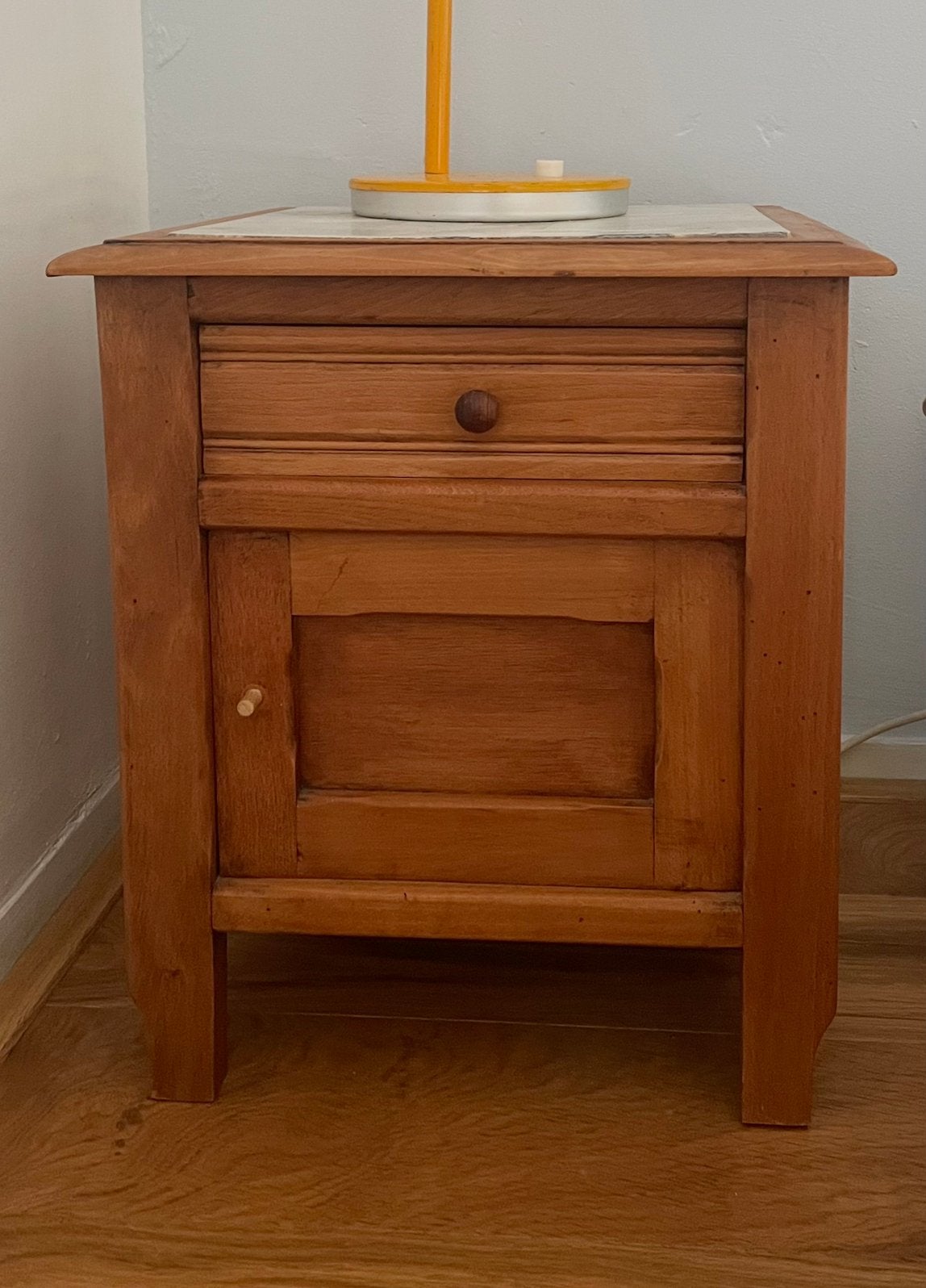 Nachtkastje / kastje massief hout en marmer vintage retro, Huis en Inrichting, Ophalen, Gebruikt, Minder dan 45 cm, Minder dan 55 cm