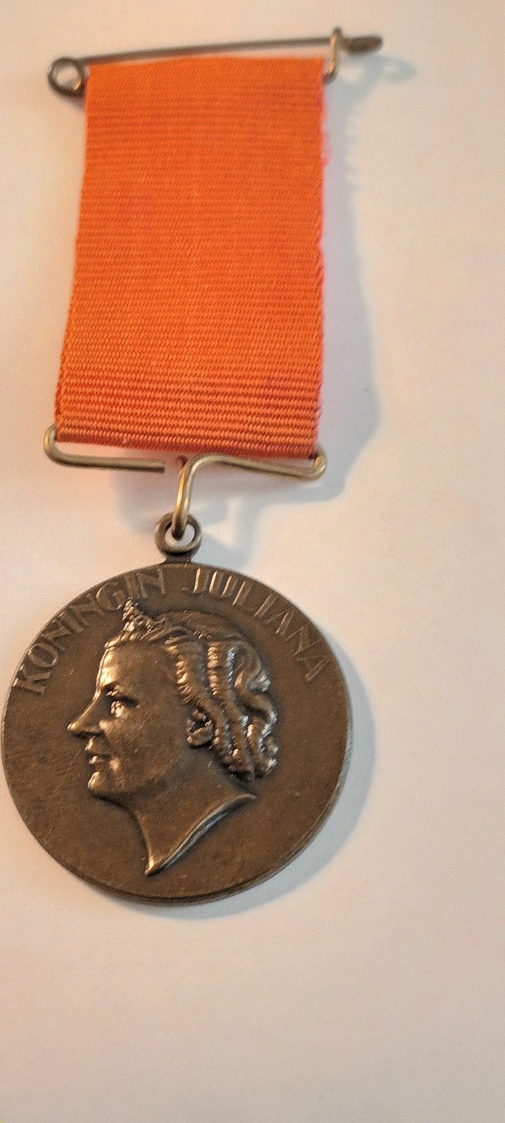 Bronzen Medaille Koningin Juliana met Oranje Lint, Ophalen of Verzenden, Brons, Nederland