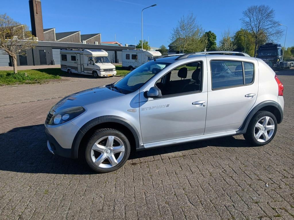 Dacia Sandero 1.6 Stepway, Auto's, Stof, Zwart, 4 cilinders, 1070 kg