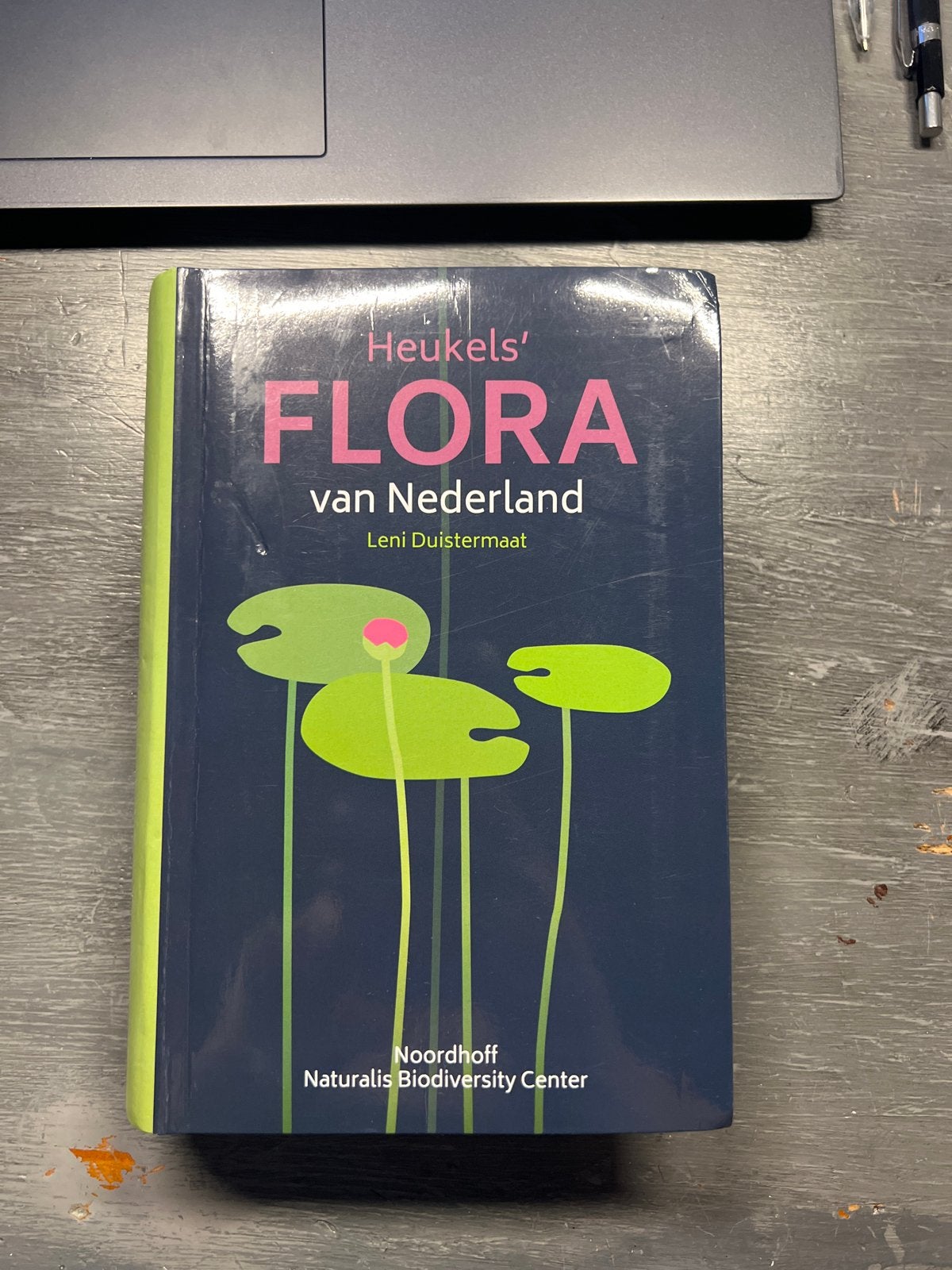 Heukels' Flora van Nederland - Leni Duistermaat, Boeken, Ophalen of Verzenden, Zo goed als nieuw, Bloemen, Planten en Bomen