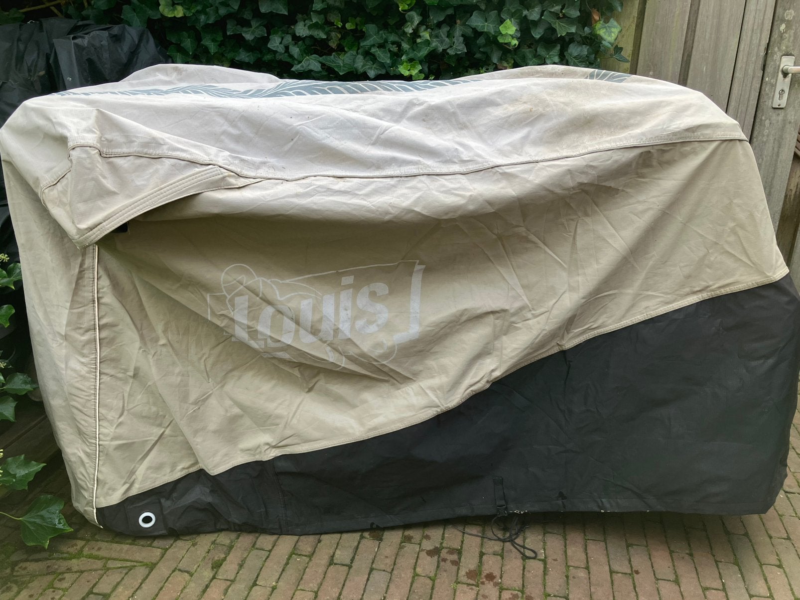 Stevige en gevoerde motorhoes Louis, Ophalen, Gebruikt