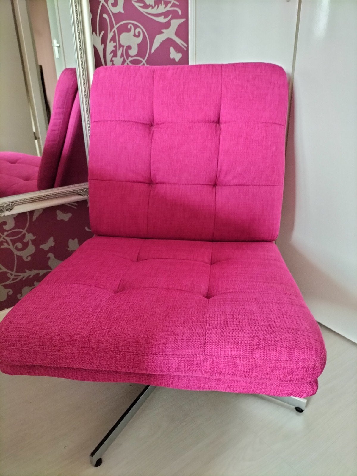 Roze fauteuil met chromen onderstel, Huis en Inrichting, Stoelen, Gebruikt, Eén, Metaal, Stof, Overige kleuren, Ophalen