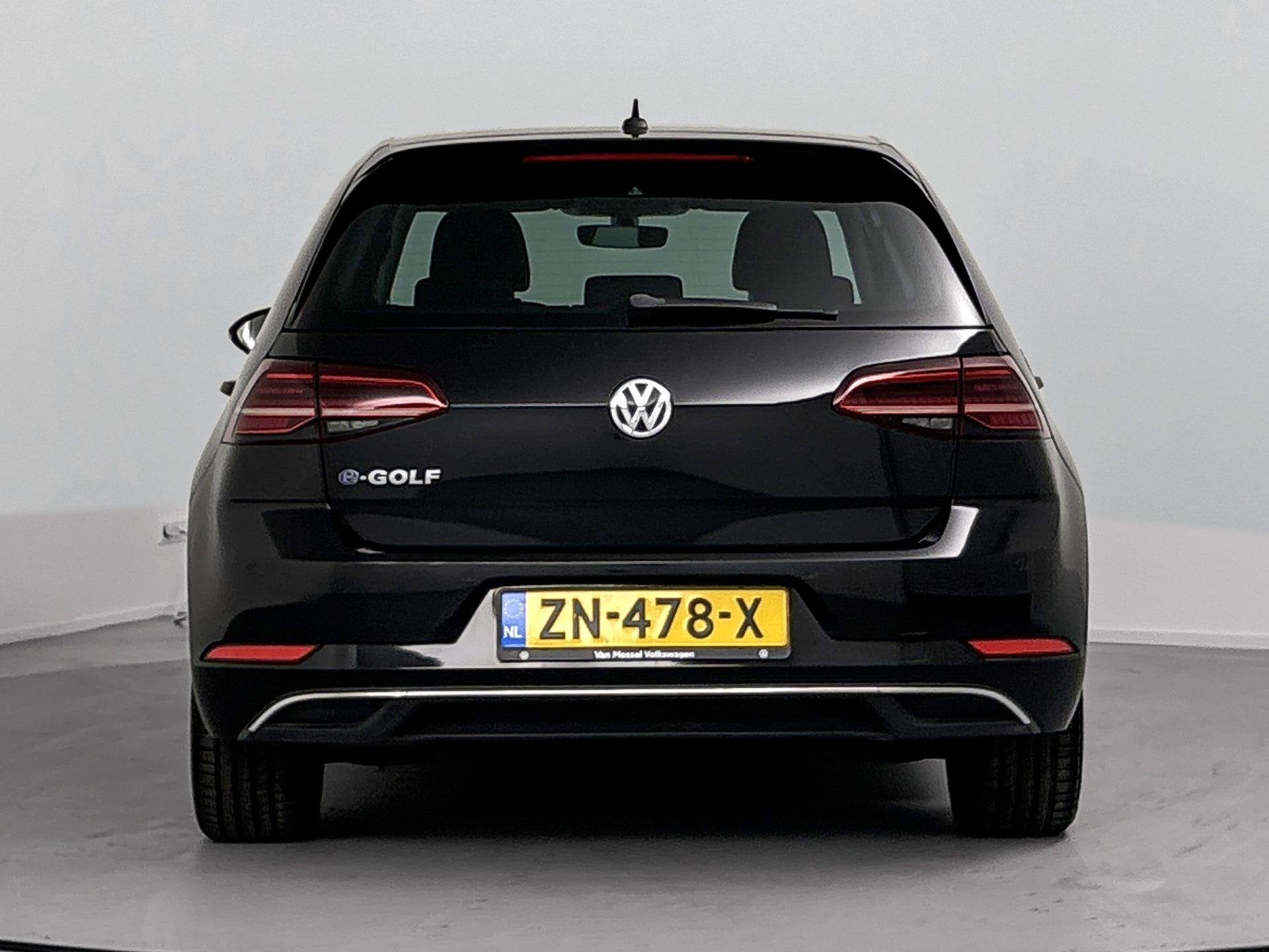Volkswagen e-Golf 88% SOH | Warmtepomp | Origineel Nederland, Auto's, 12 maanden, Gebruikt, Zwart, Adaptive Cruise Control