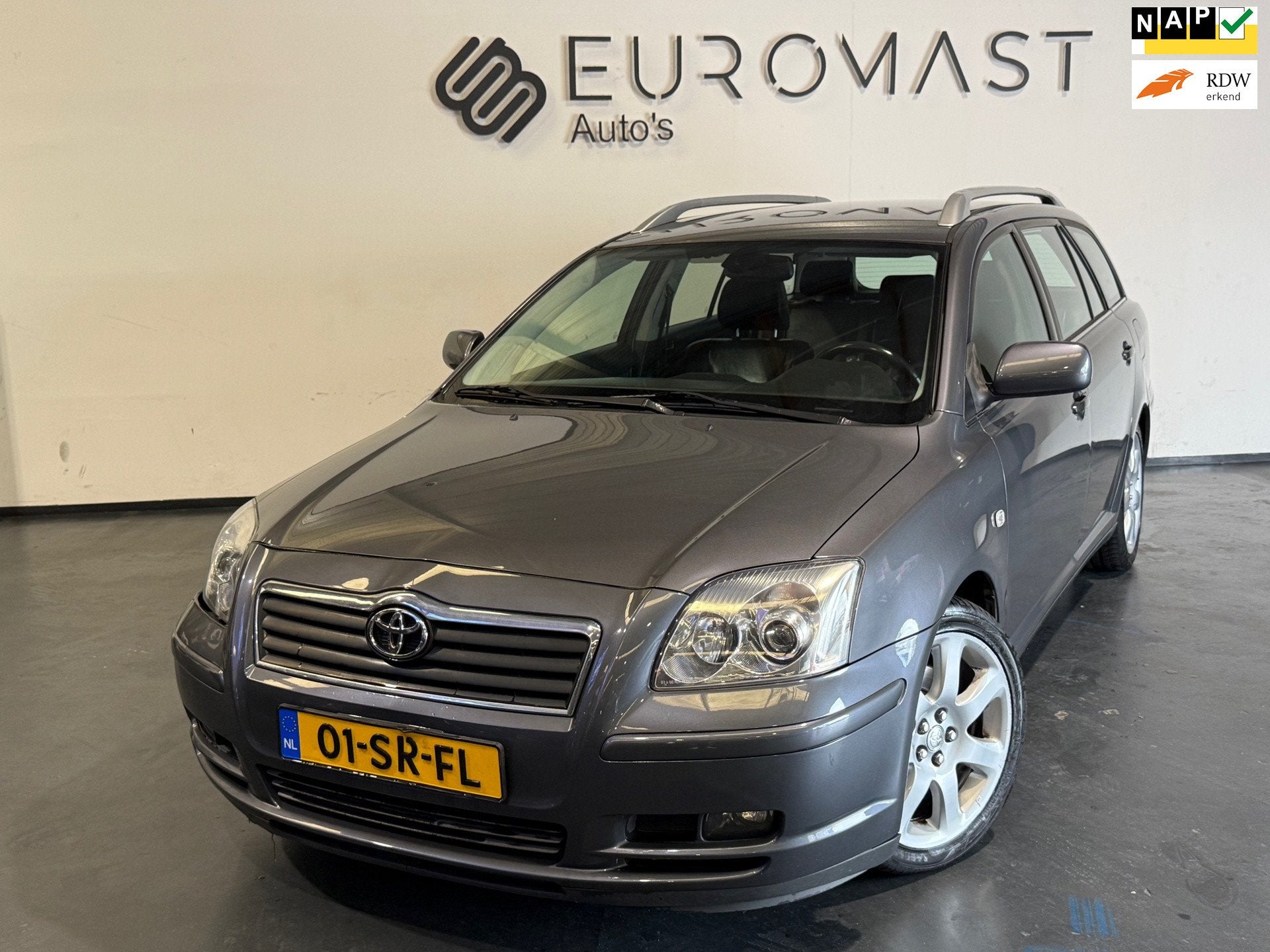 Toyota Avensis Wagon 2.0 VVTi Executive Leder bekleding Airc, Auto's, Voorwielaandrijving, Zwart, 4 cilinders, Handgeschakeld