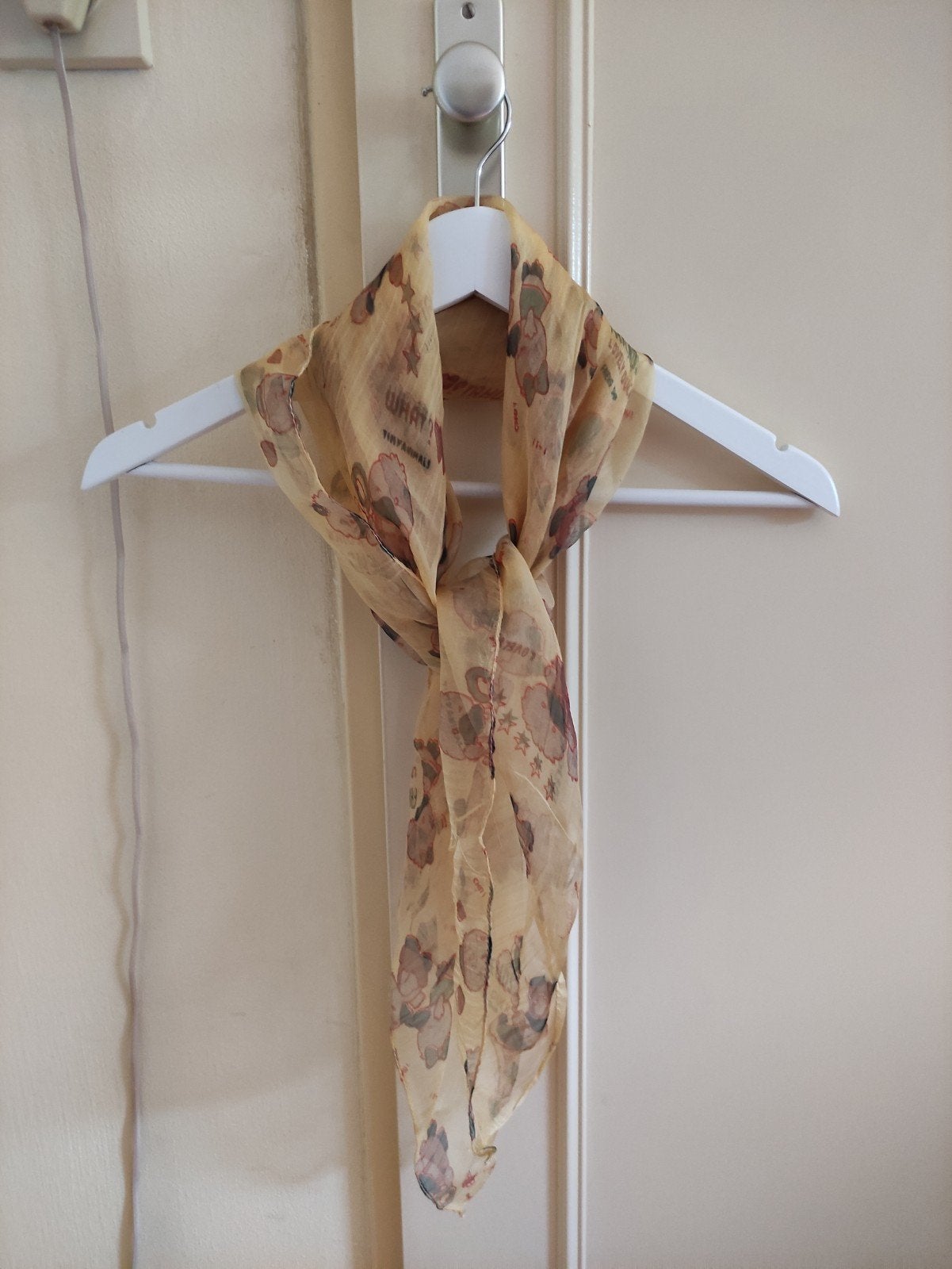 Nieuwe sjaal 100% viscose zacht vanille en grappige eendjes, Ophalen of Verzenden, Nieuw, Sjaal