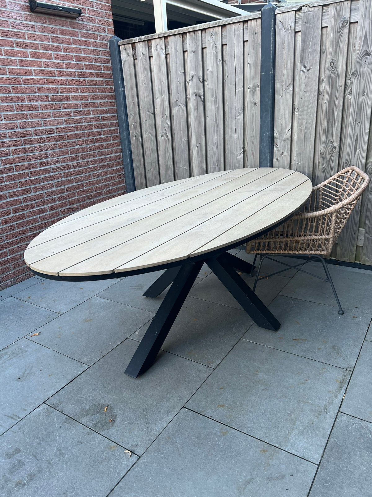 Tuinset: Ovale tafel met 4 rotan stoelen, Tuin en Terras, Ophalen of Verzenden, Gebruikt, Ovaal, Hout