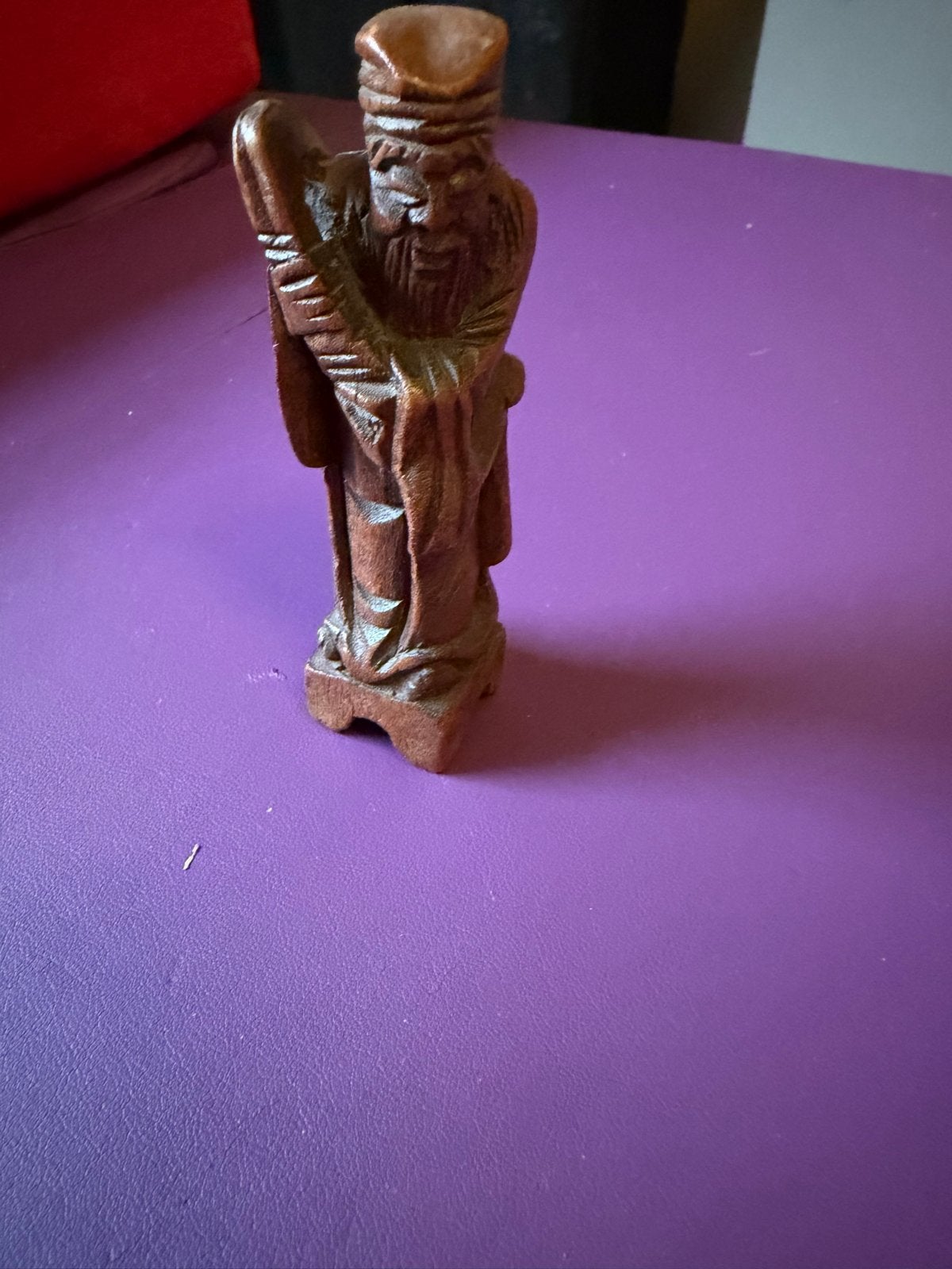 Handgesneden houten monnik beeldje, Minder dan 20 cm, Ophalen of Verzenden, Handgemaakt, Beeld