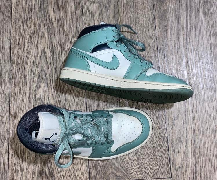 Air Jordan 1 Mid 'Jade Smoke' sneakers | Maat 38,5 (24,5 cm), Kleding | Dames, Schoenen, Gedragen, Sneakers of Gympen, Groen, Ophalen of Verzenden