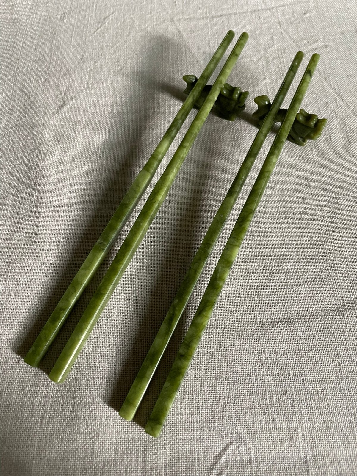 Vintage Chinese eetstokjes groene Jade leeuw steun., Ophalen of Verzenden