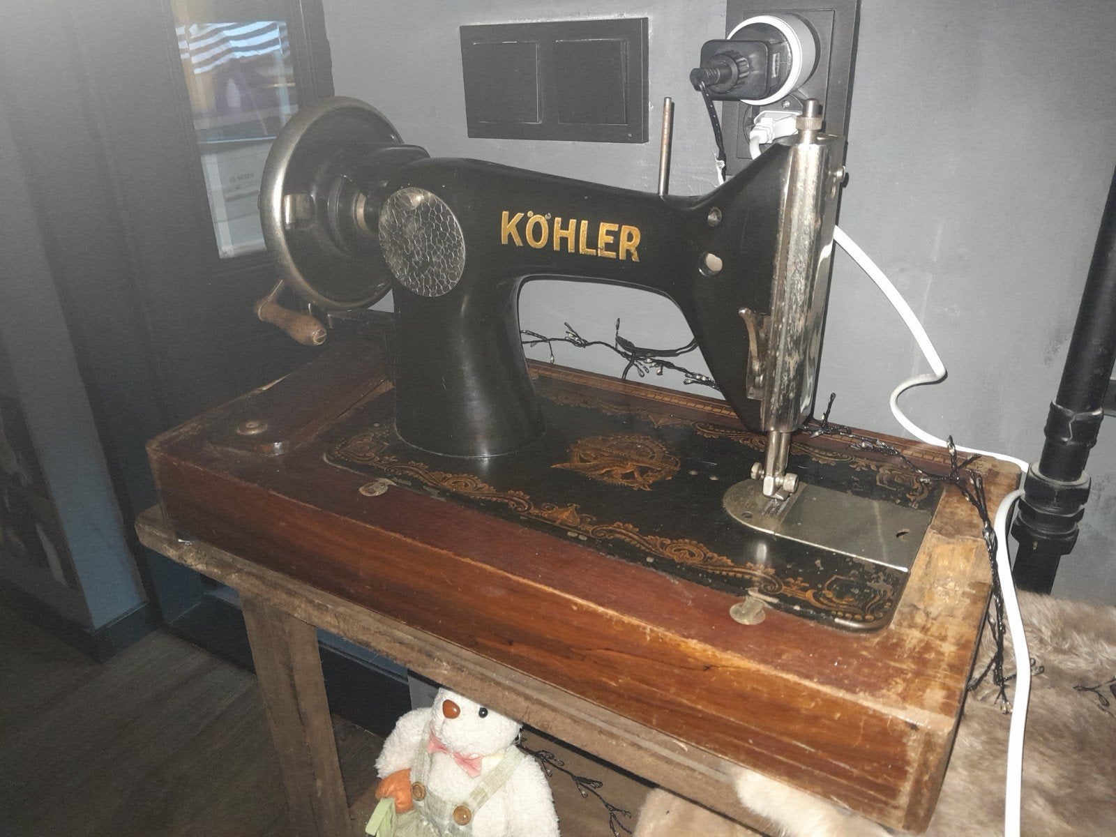 Ouderwetse naaimachine. Alleen ophalen, Ophalen