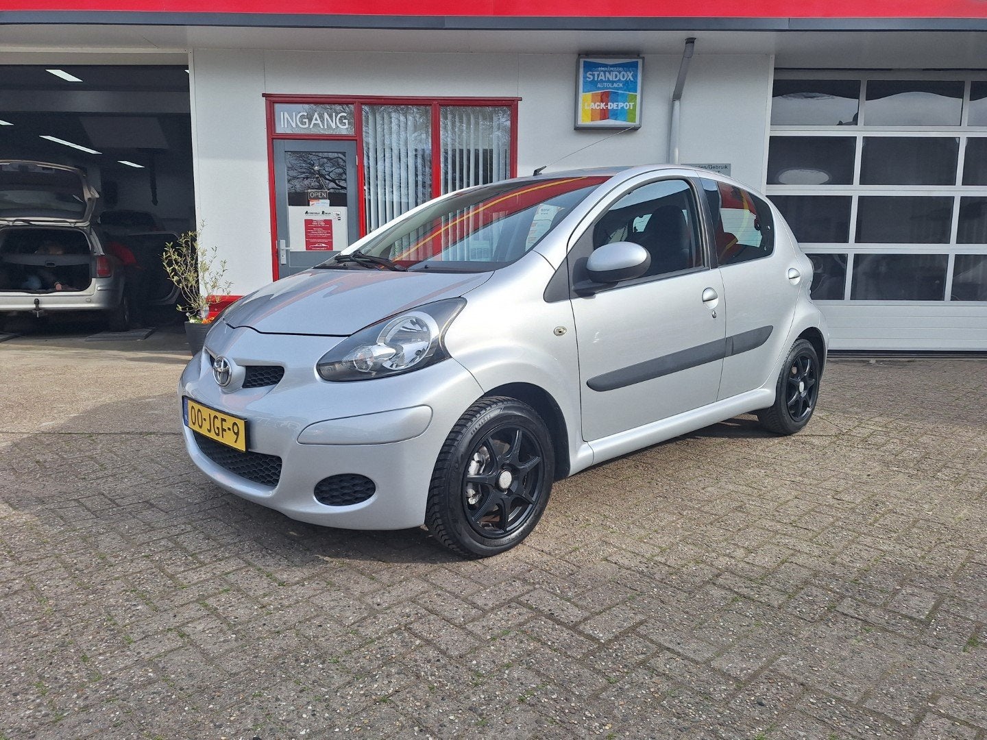 Toyota Aygo 1.0 12V VVT-I 5DRS AIRCO / LMV / NIEUWE APK, Voorwielaandrijving, Gebruikt, 4 stoelen, 68 pk