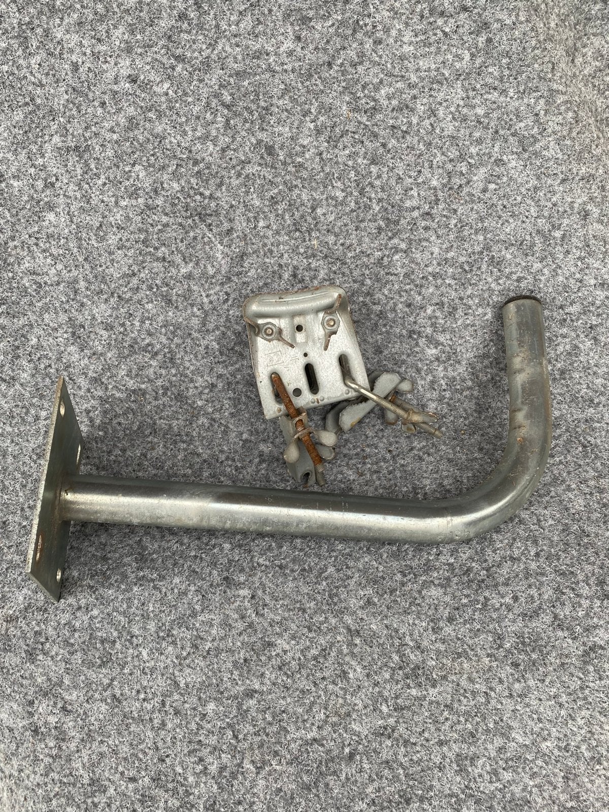 Antennebeugel / schotel  met muurbevestiging, Ophalen of Verzenden, Gebruikt, Toebehoren